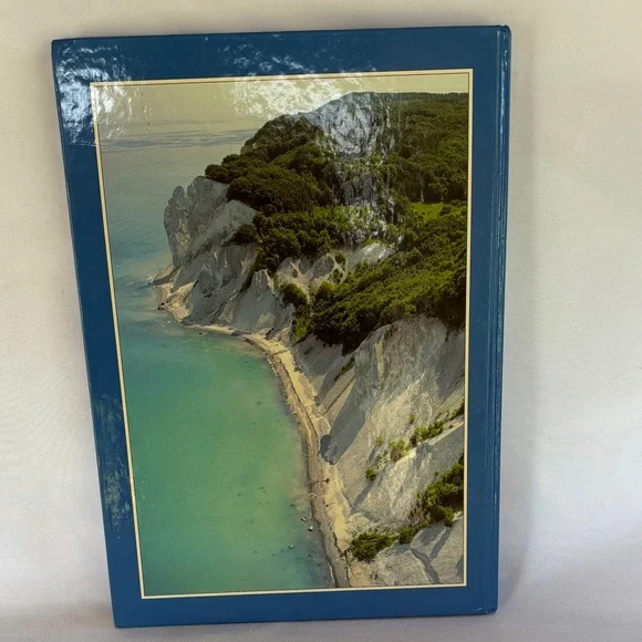 VINTAGE! 1996 DANMARK HARDCOVER BOOK - Picture 3 of 14